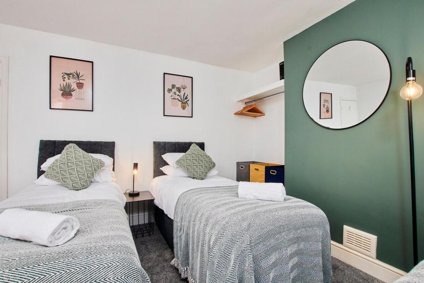 Holiday home New - 2 Bedroom House Close To Arena, Meadowhall, M1 *